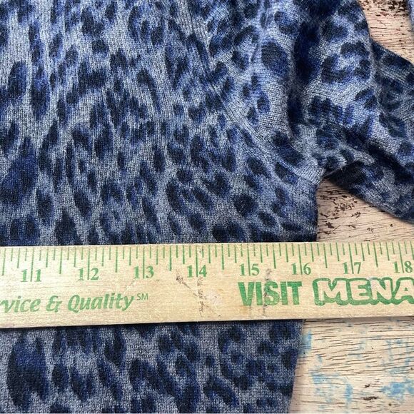 AQUA 100% Cashmere‎ Gray Leopard Cheetah 3/4 Sleeve Fitted Cardigan Womens XS - Picture 4 of 5